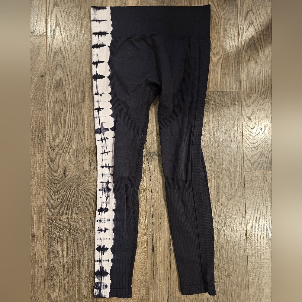 szM Black White Tie Dye Sleek Leggings Flattering Classic Comfy Spring Fall Sexy